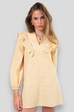 Robes><noscript><img width=